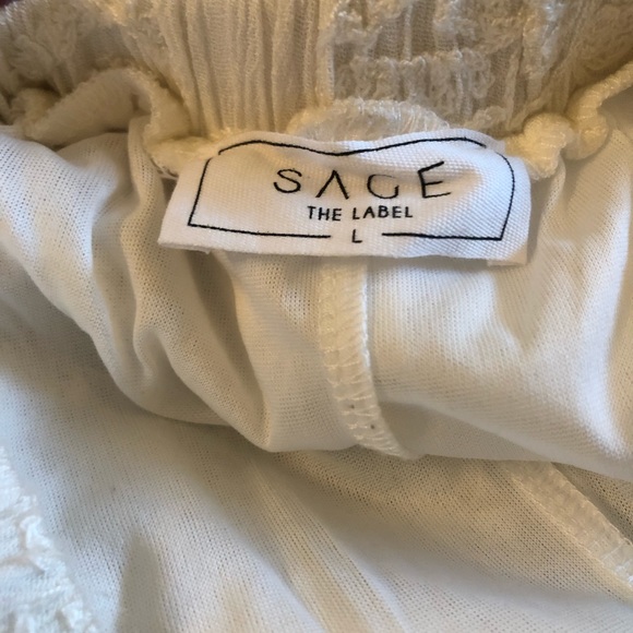 White lace-patterned shorts - Picture 4 of 5